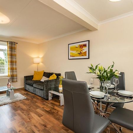 Taylor House Contractors Welcome Off Street Parking For Vans Durham Kültér fotó