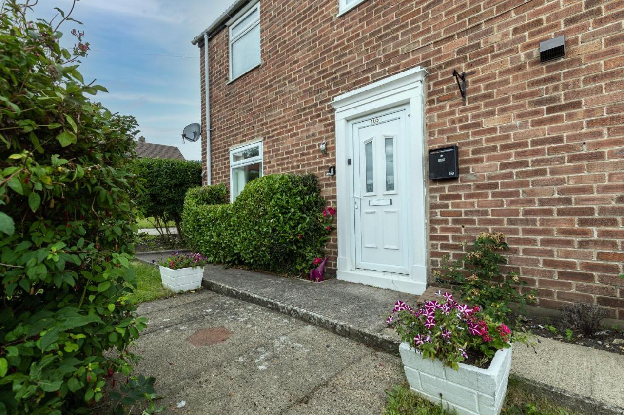Taylor House Contractors Welcome Off Street Parking For Vans Durham Kültér fotó